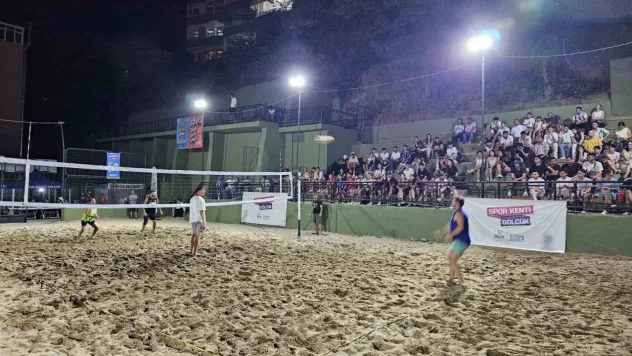 Kıyasıya geçen plaj voleybolu turnuvası sona erdi