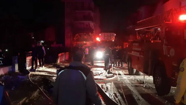 Kocaeli'de patlama: Olay yerine çok sayıda itfaiye, ambulans sevk edildi