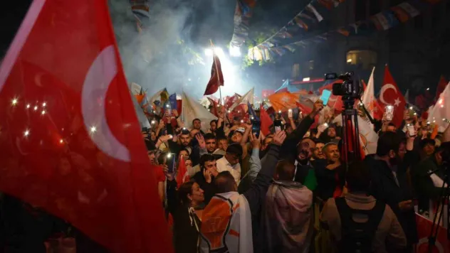 Kocaeli'de seçim kutlaması: Vatandaşlar sokağa akın etti