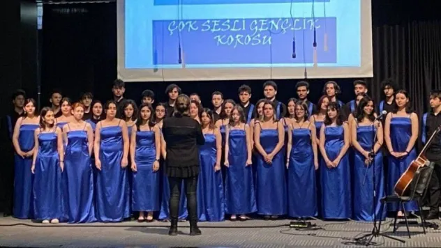 Kocaeli Güzel Sanatlar Lisesi korosu İzmir'den başarıyla döndü