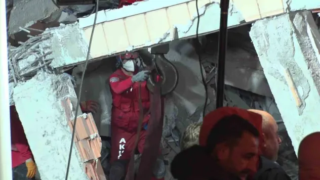 Kocaeli'nde arama kurtarma çalışmalarında 16 saat geride kaldı