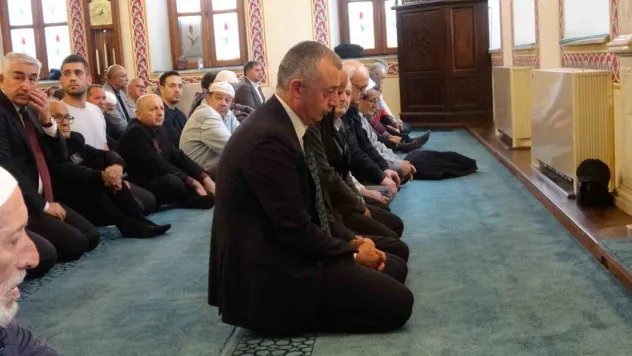 Kocaeli Valisi Aktaş, Atatürk'ün ölümünün 87. yılı için okutulan mevlide katıldı