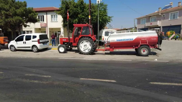 Köylüler traktör ve su tankerleriyle sırayla yangın nöbeti tutuyor