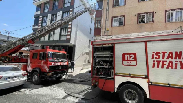 Küçükçekmece'de yangında mahsur kalanları itfaiye kurtardı
