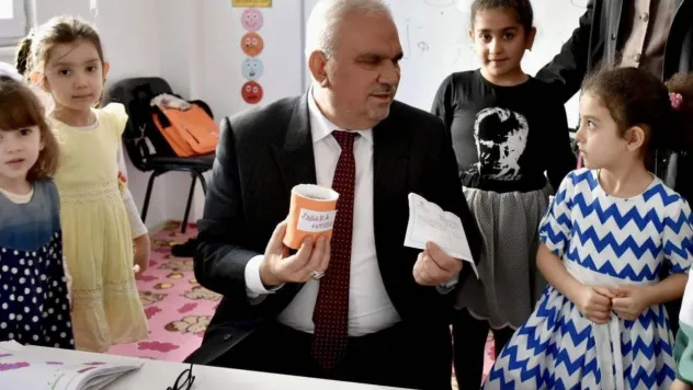 Kumbaralarındaki harçlıklarını depremzede kardeşleri için bağışladılar