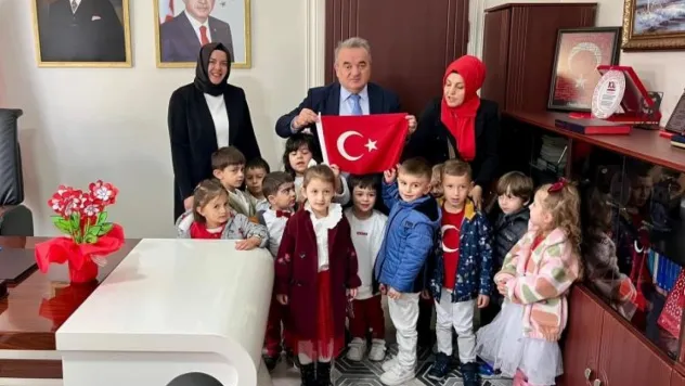 Kutsal emanetler Kaymakam Öztürk'e emanet edildi