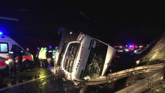 Kuzey Marmara Otoyolu'nda kar yağışı kaza getirdi: 11 yaralı