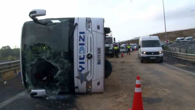Kuzey Marmara Otoyolu'nda yolcu otobüsü devrildi: 3 ölü, 20 yaralı