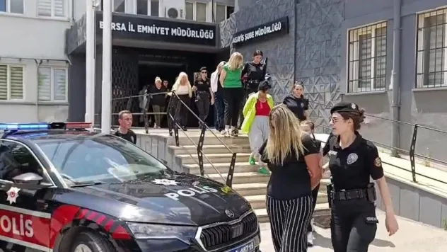 Masaj salonunda müşterilere sosyal medya kontrolü