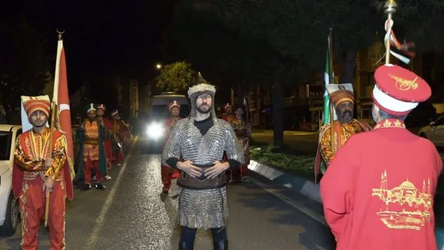 Mehteran ve bando takımları sahurda sokakları inletti