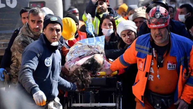 Mersin itfaiyesi 202'nci saatte Emine Akgül'ü kurtardı