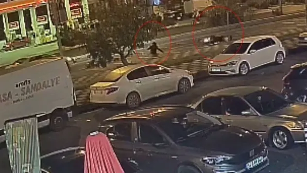 Metrelerce sürüklendi, kazayı yara almadan atlattı: O anlar kamerada