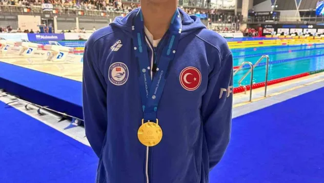 Milli yüzücü Kuzey Tunçelli'den bir altın madalya daha