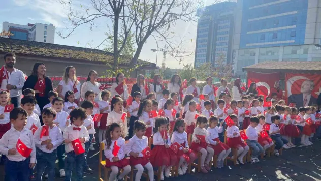 Minik öğrencilerden 29 Ekim Cumhuriyet Bayramı kutlaması