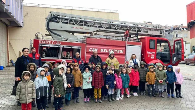 Minik öğrencilerin İtfaiye gezisi heyecanı