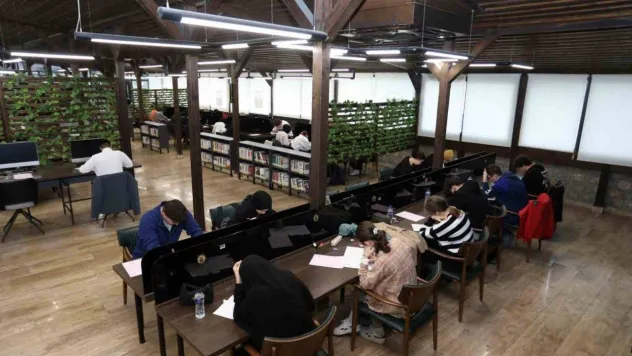 Öğrenciler Nöbetçi Kitaphanenin TYT simülasyonunda ter döktü