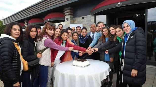 Öğretmenlere sürpriz kutlama