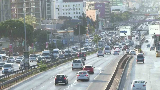 Okulların açıldığı ilk gün İstanbul'da trafik yoğunluğu yaşandı