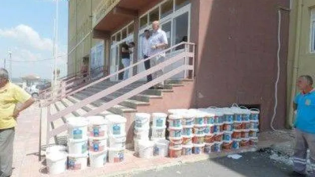 Okulların boya ve temizlik malzemeleri bu yıl da Işıklar'dan