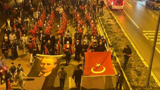 Osmaneli'de 29 Ekim Cumhuriyet Bayramı fener alayı düzenlendi