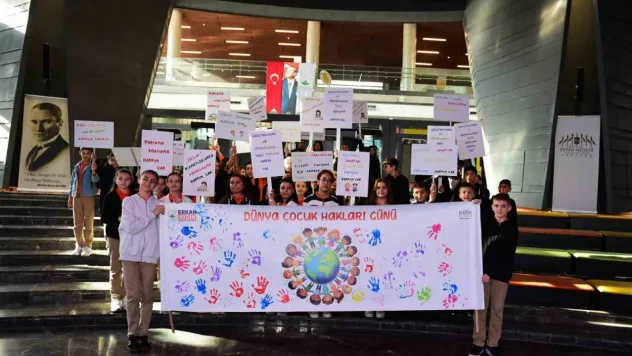 Osmangazi'de çocuklar haklarını öğrendi, pankartlarına yansıttı