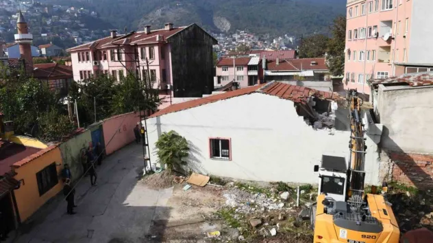 Osmangazi'de tarihi koruyan yıkım