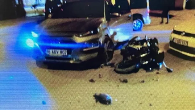 Otomobille çarpışan motosikletli yaralandı