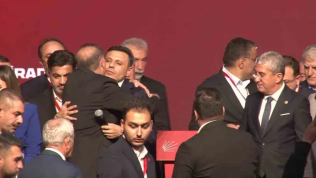 Özgür Çelik oy çokluğu ile yeniden CHP İstanbul İl Başkanı seçildi