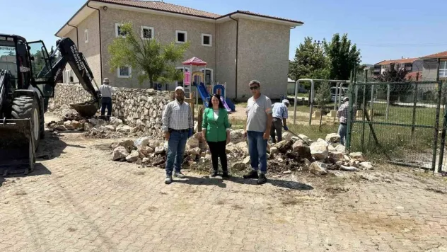 Pazaryeri Belediyene ait düğün salonunda çalışmalar devam ediyor