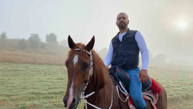 Pendik'te kaçan kurbanlık danayı at sırtında kovboy gibi aradı