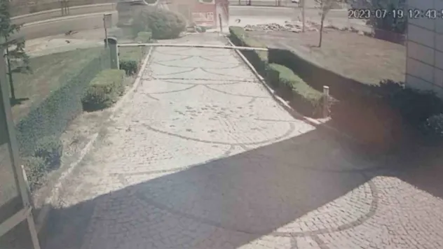 Pendik'te lastiği patlayan itfaiye aracı devrildi: 5 yaralı