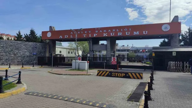 Pendik'teki feci kazada hayatını kaybeden 4 kişinin cenazesi Adli Tıp Kurumundan alındı