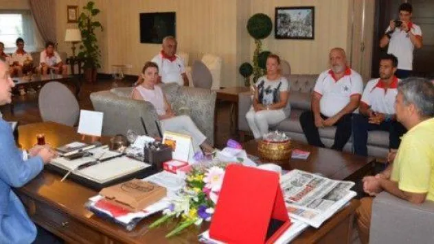 Pentatlon Federasyonu'ndan Işıklar'a Plaket