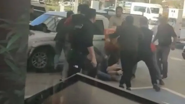 Petrol istasyonu muharebesi: Yumruk yumruğa böyle kavga ettiler