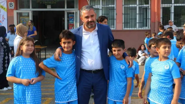 Pursaklar Belediyesinden yaz spor okullarına forma desteği