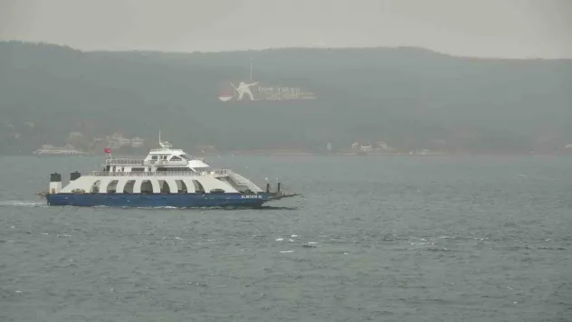 Saatteki hızı 75 kilometreyi bulan fırtına nedeniyle Bozcaada ve Gökçeada'ya feribot seferleri yapılamıyor