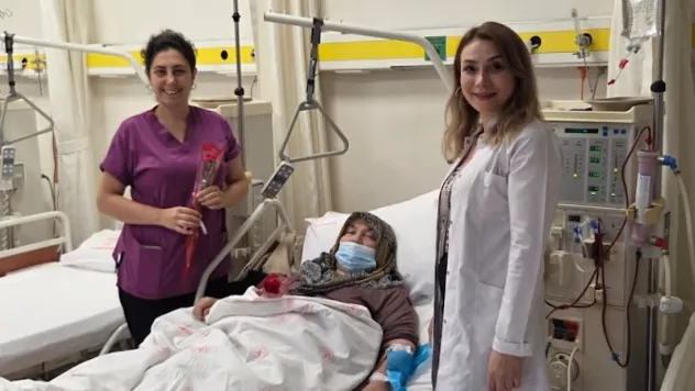 Sağlık Elçileri'nden Bayram Ziyareti: Yatan Hastalar ve Nöbetçi Hemşireler Unutulmadı