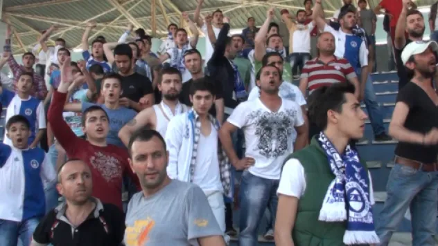 Sahaya ne buldularsa fırlattılar