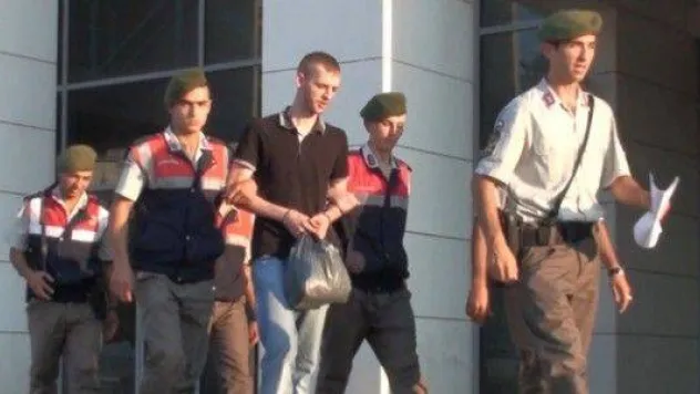 Sahur sonrası evlere giren hırsızlar yakalandı