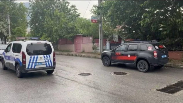 Şakalaştığı arkadaşını tabancayla göğsünden vurdu