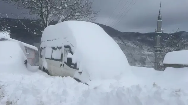 Sakarya'nın yüksek kesimlerinde kar kalınlığı 1 metreye ulaştı