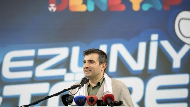 Selçuk Bayraktar mezun olan gençlere seslendi: 'Bu güzel ülkenin geleceğinde sizlerin imzası olacak'