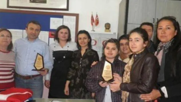 Seymen'e MEF Okullarından Kardeş Eli