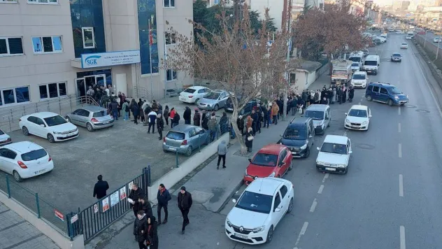 SGK'dan EYT'li vatandaşların aylık talebinde bulunmasıyla ilgili açıklama