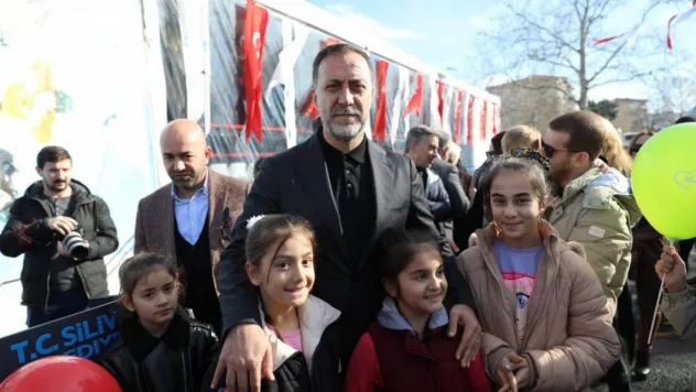 Silivri'de çocuklar bu sene de buz pateni keyfi yapıyor