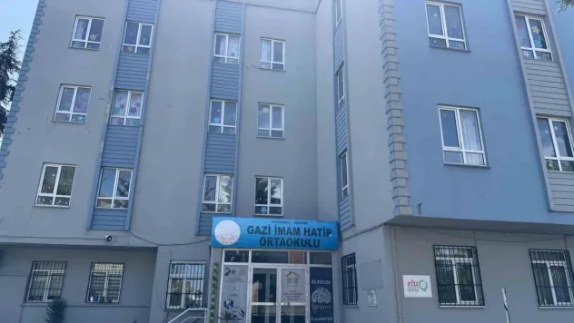 Silivri'de depremde hasar alan Gazi İmam Hatip Ortaokulu'na tahliye kararı