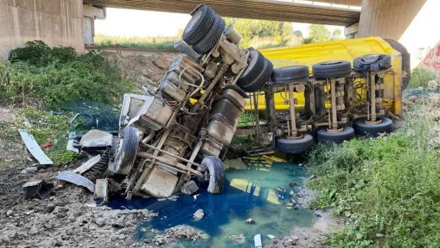 Silivri'de kamyon viyadükten aşağı uçtu: 1 yaralı