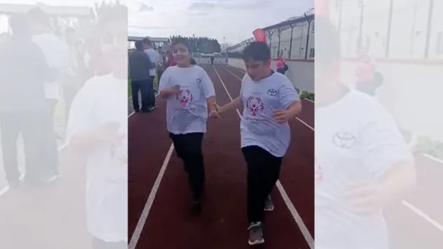 Silivri'de yürekleri ısıtan görüntü: Özel eğitim öğrencisi yarışı bıraktı, arkadaşını bekledi