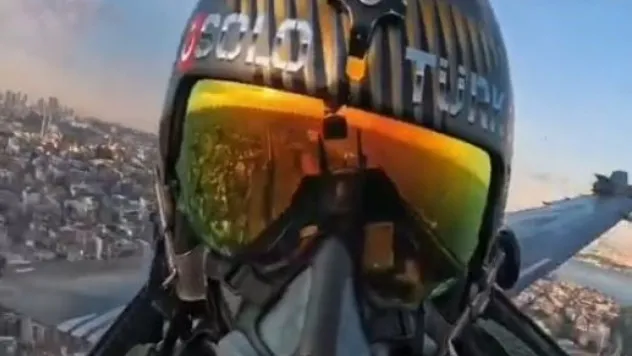 SOLOTÜRK'ün İstanbul semalarında yaptığı gösteri kokpit kamerasında