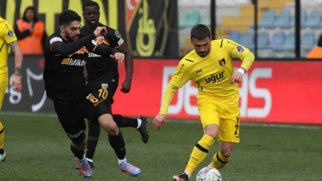 Spor Toto Süper Lig: İstanbulspor: 2 - Kayserispor: 1 (İlk yarı)